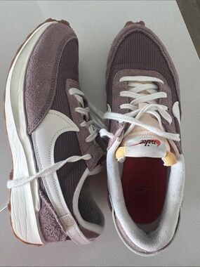 Nike Women's Purple/White Retro Runner Sneakers